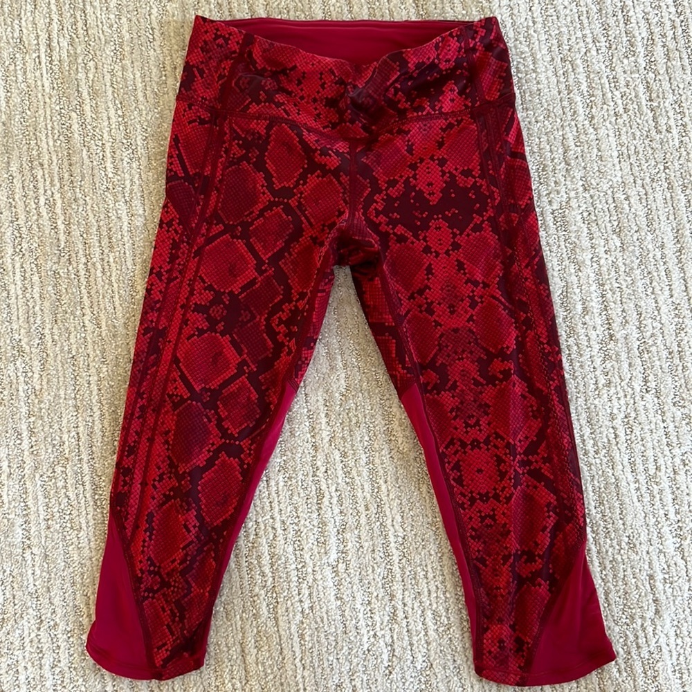 Lululemon snake skin cropped leggings